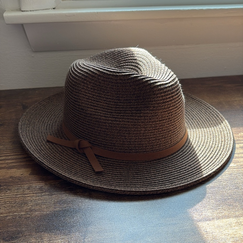 Women’s brown hat
